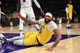 Lakers Berburu Big Man Pengganti Anthony Davis